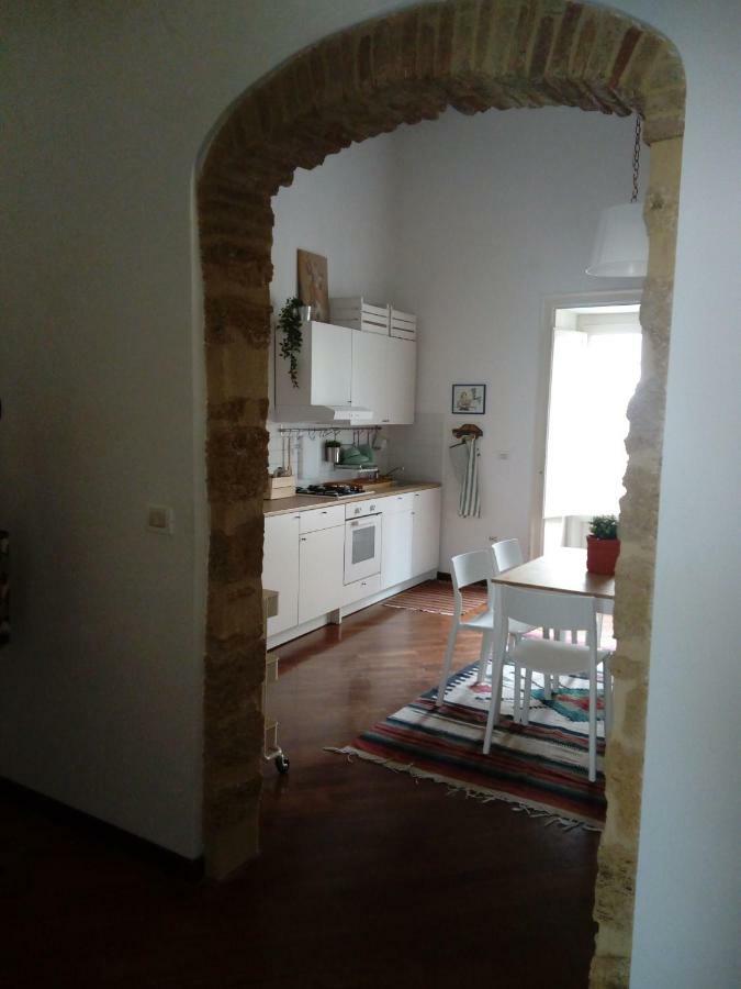 Casa Tea: nel cuore del centro storico Palermo Esterno foto